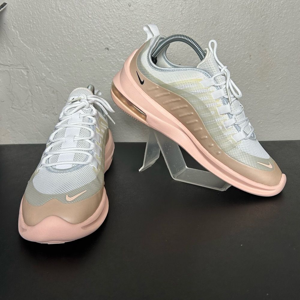 Nike Women's Nike Air Max Axis /color way: washed coral aura Size 9 AA2168-108